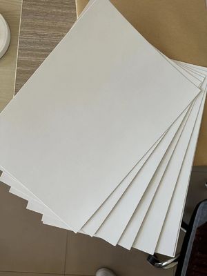 인쇄 및 포장용 250-350gsm C2S/High Bulk Art Card