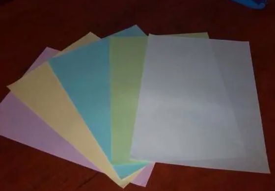 백색, 분홍색, 노란색, 파란색, 녹색을 위한 탄소 없는 종이