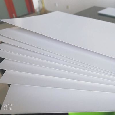 닌고 폴드 C2S 아트 카드는 높은 광택을 위해 목 펄스 카오리나이트 코팅 재료로 만들어졌습니다.