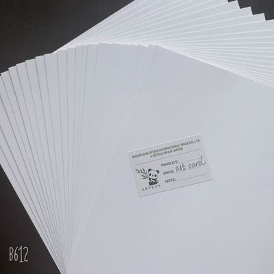 닌고 폴드 C2S 아트 카드는 높은 광택을 위해 목 펄스 카오리나이트 코팅 재료로 만들어졌습니다.