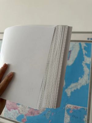 뜨거운 스탬핑 표면 끝 코팅 된 종이 빛나는 90gsm-300gsm 고 빛나는 예술 종이