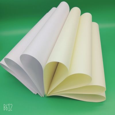 목재 펄스 결합 종이 68/78/98/118gsm 페이트 또는 롤 패키지 바이언 밀의 크림 색상