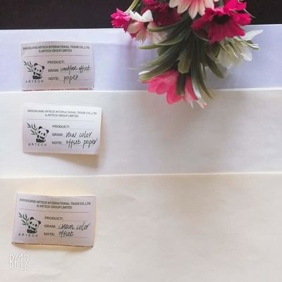 가공되지 않은 두 면의 목재 없는 오프셋 종이